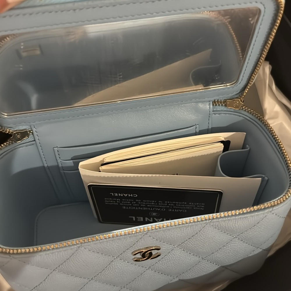 CHANEL Blue vanity bag - Picture 6 of 7